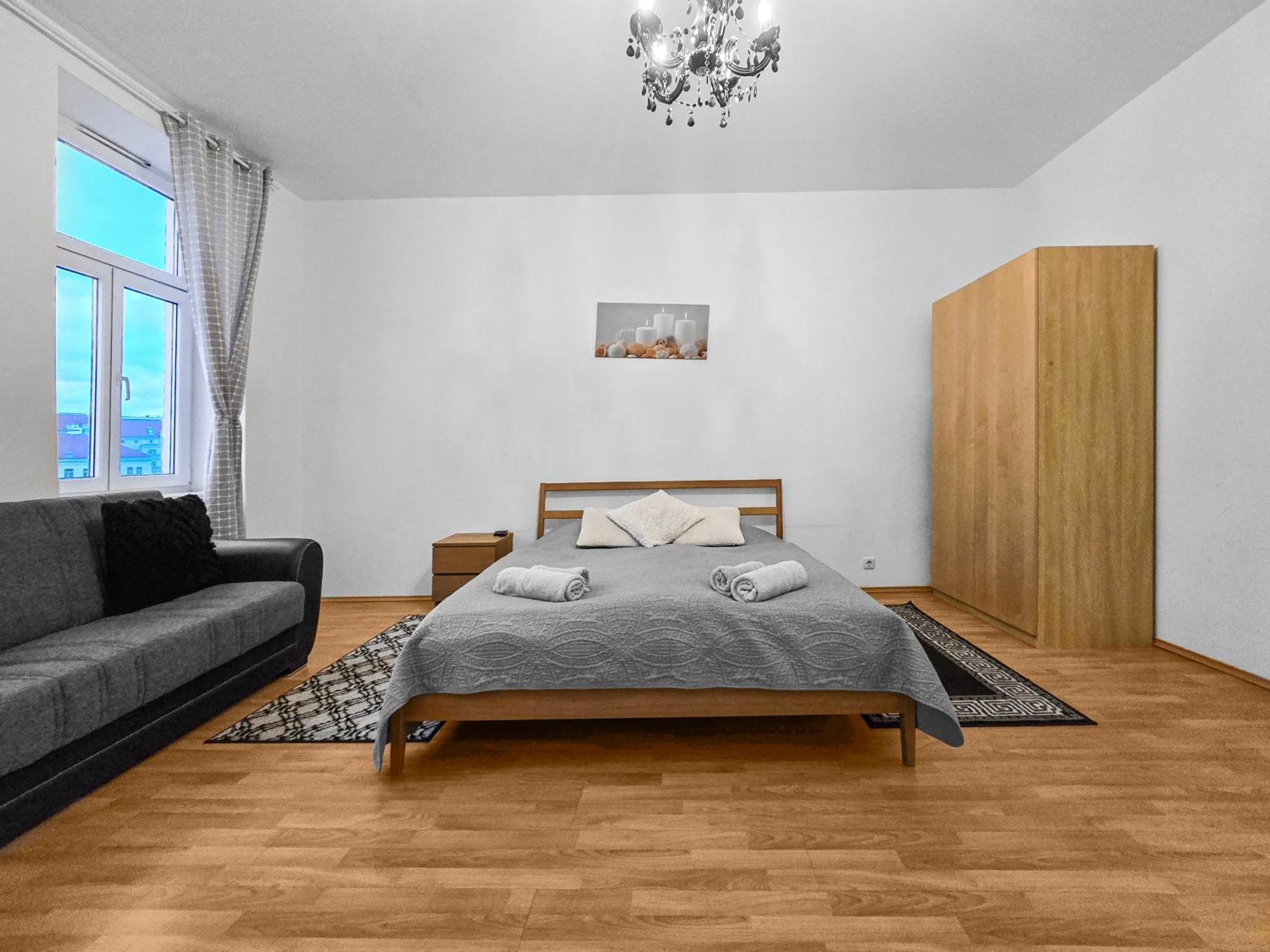 Modern Three-Bedroom, Triple King Beds Bécs Kültér fotó