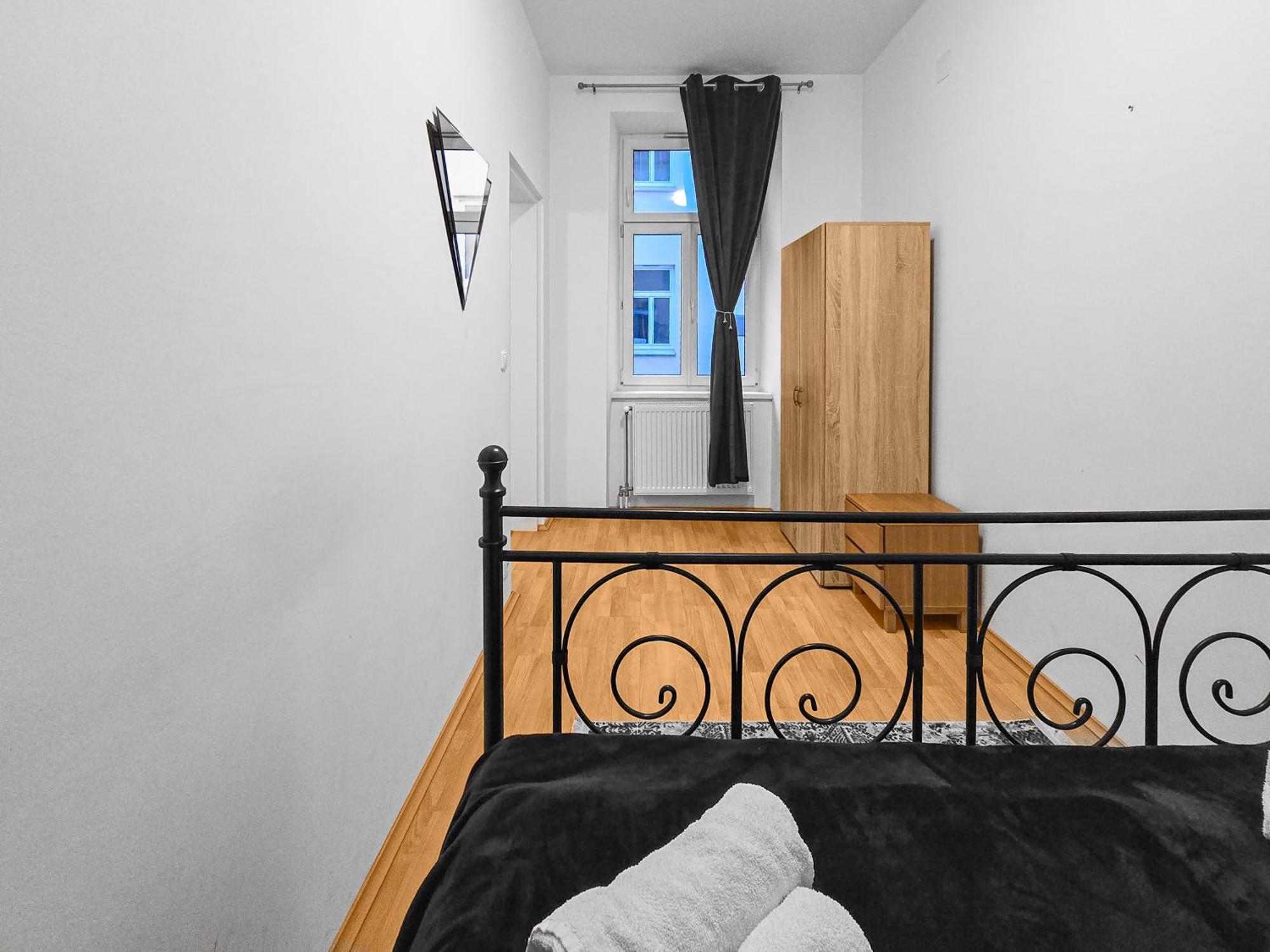 Modern Three-Bedroom, Triple King Beds Bécs Kültér fotó